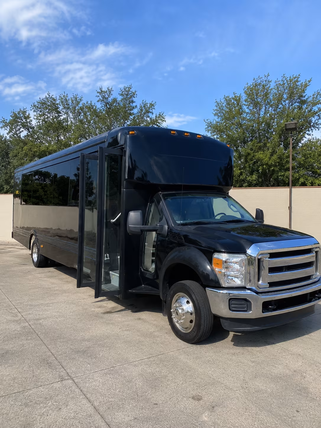 blue springs 20 passenger party bus