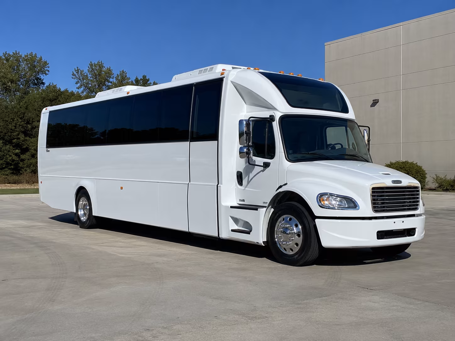 blue springs 28 passenger party bus