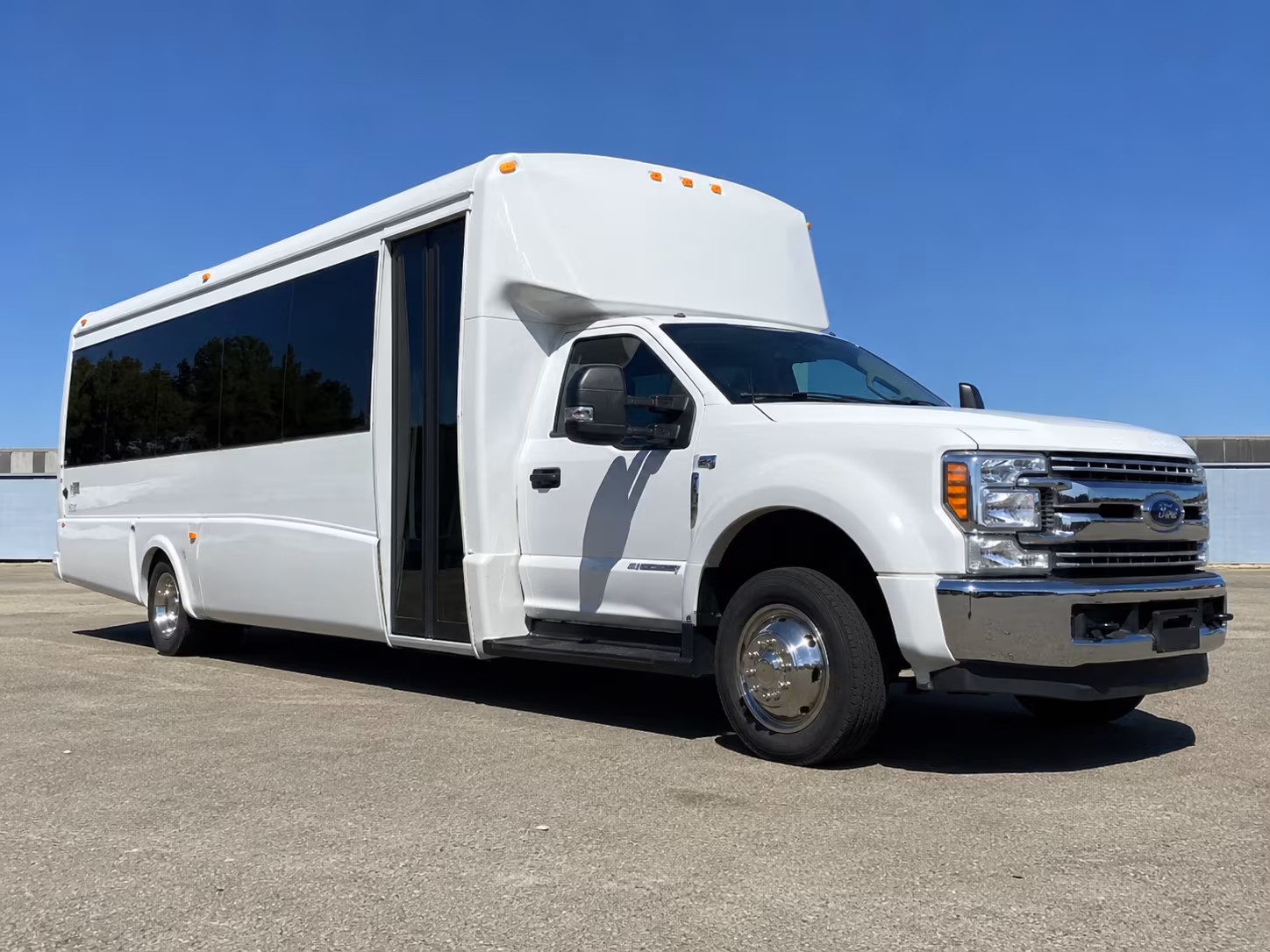 charter bus rentals for large blue springs prom groups heading to kansas city