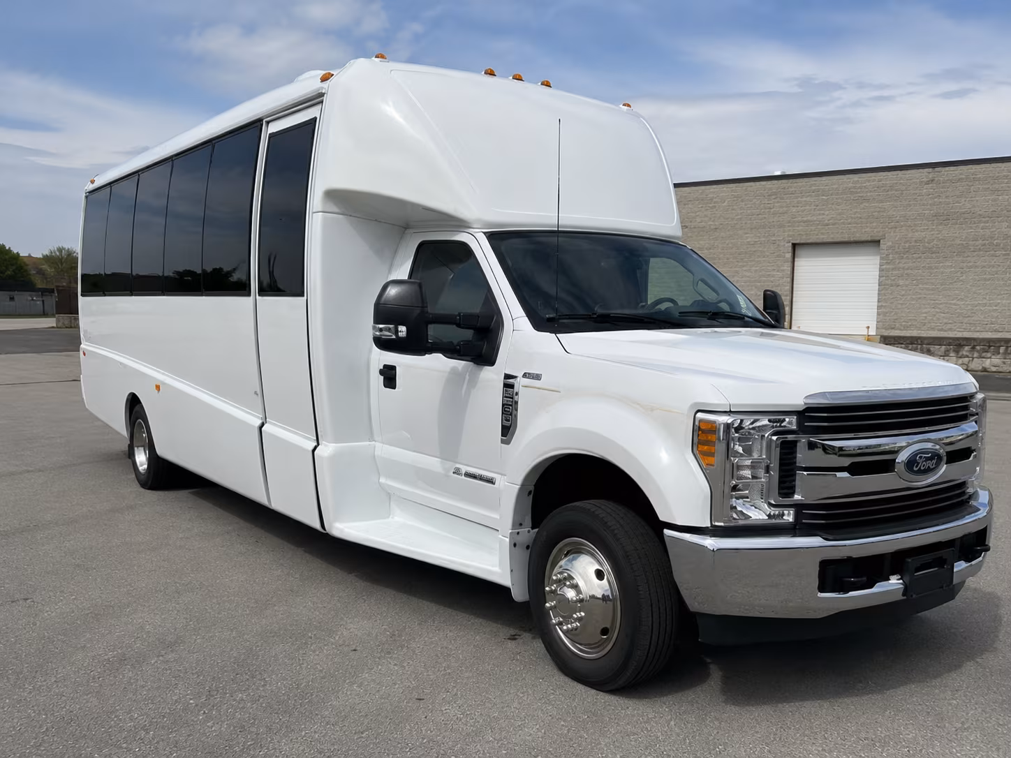 minibus rentals for blue springs prom pre parties and dinner runs